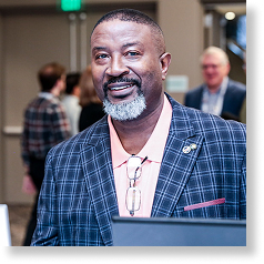 Facility Fusion attendees checking-in and collect their badge